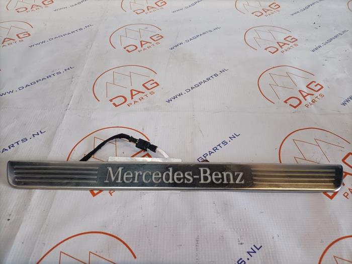 Begagnade Innerbelysning Mercedes GLA (156.9) 1.6 180 16V Pris € 50,00 Marginaltabell erbjuds av Dag Parts