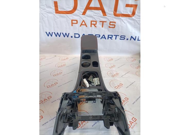 Begagnade Armstöd Mercedes A (177.0) 2.0 A-220 Turbo 16V Pris € 180,00 Marginaltabell erbjuds av Dag Parts
