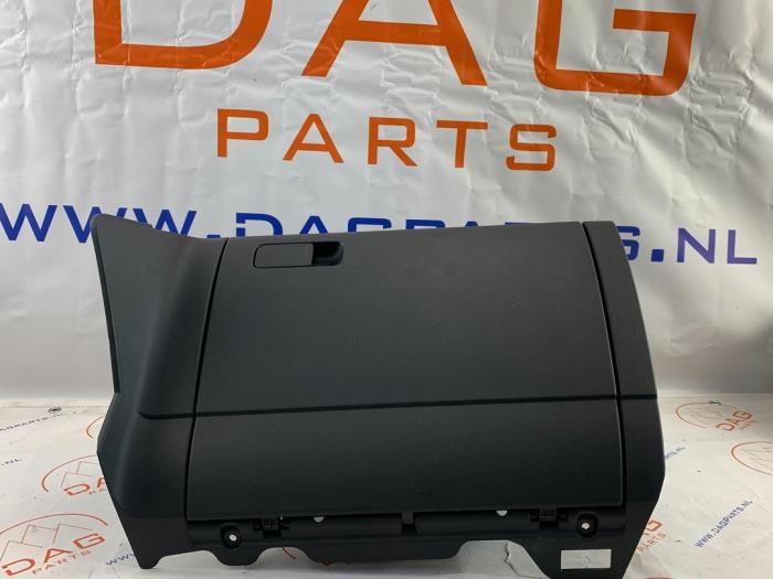 Begagnade Handskfack Volkswagen Golf VII Variant (AUVV) 2.0 TDI 4Motion 16V Pris € 49,00 Marginaltabell erbjuds av Dag Parts