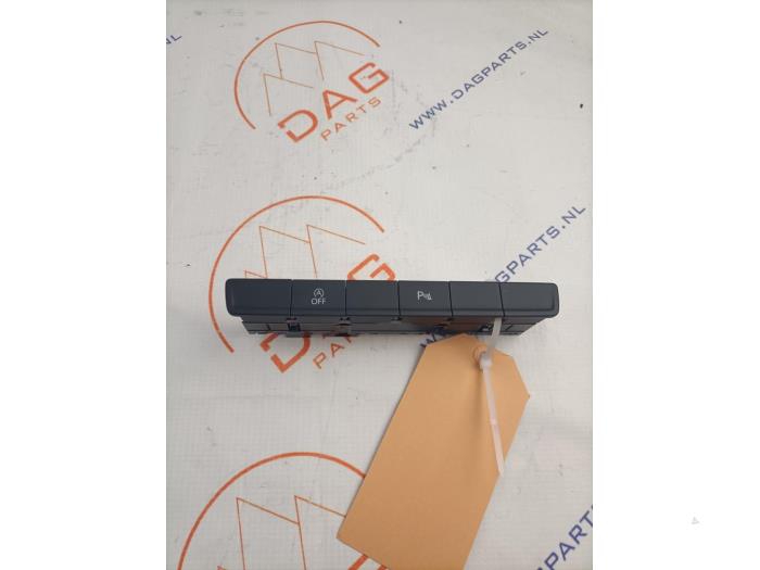 Usados Interruptor PDC Volkswagen Touran (5T1) 1.6 TDI SCR BlueMotion Technology Precio € 20,00 Norma de margen ofrecido por Dag Parts
