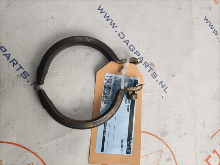 Muffler pipe connector clamp
