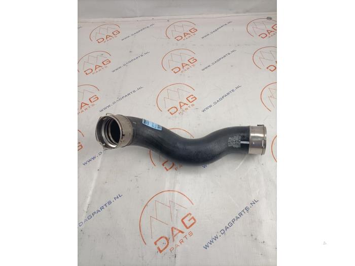 Intercooler Rohr Mercedes A (W176), 2012 / 2018 1.5 A-180 CDI, A-180d 16V, Fließheck, Diesel, 1.461cc, 80kW (109pk), FWD, OM607951; K9K, 2012-06 / 2018-05, 176.012; 176.212 (Gebraucht)