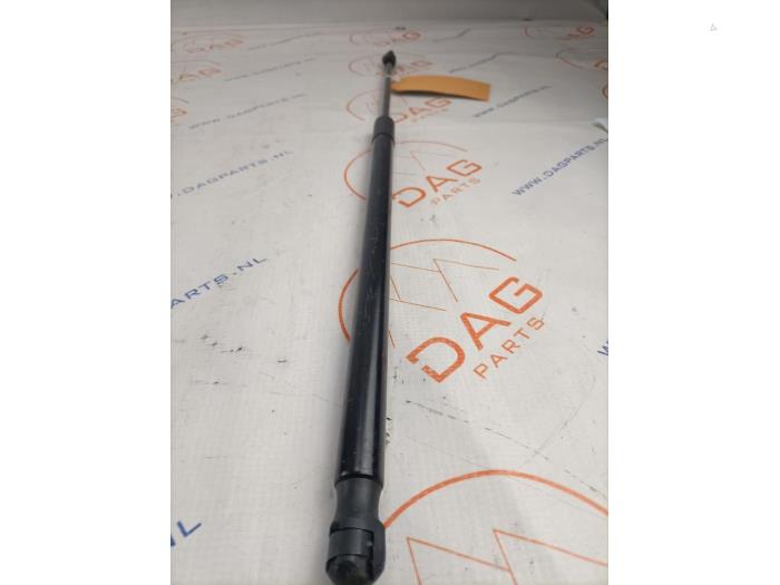 Rear gas strut, right from a BMW 1 serie (F40) 118i 1.5 TwinPower 12V 2021