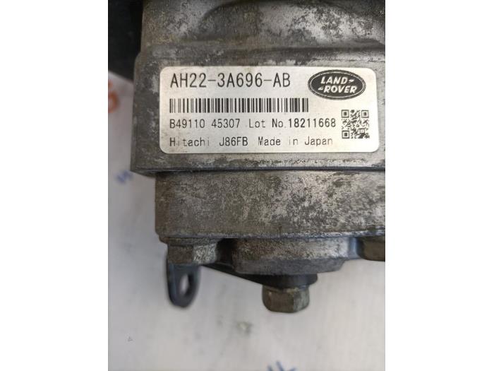 Power steering pump from a Land Rover Discovery IV (LAS) 3.0 SD V6 24V 2013