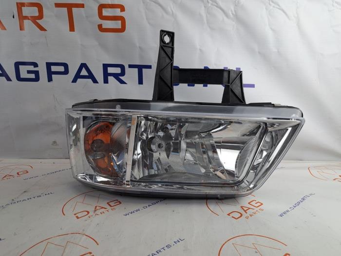 Używane Reflektor lewy Volkswagen Transporter T5 2.5 TDi Cena € 30,00 Procedura marży oferowane przez Dag Parts