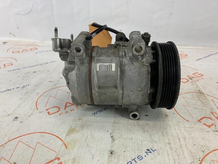 Air conditioning pump from a Citroën C4 Berline (NC) 1.6 Hdi 90 2013
