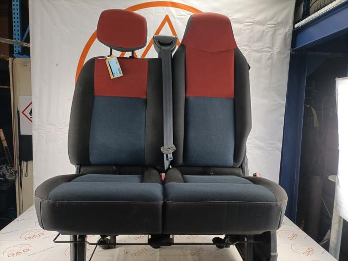 Używane Fotel prawy Renault Master III (FV) 2.3 dCi 100 16V FWD Cena € 300,00 Procedura marży oferowane przez Dag Parts