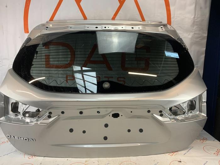 Portón trasero de un Nissan Qashqai (J11) 1.3 DIG-T 140 16V 2019