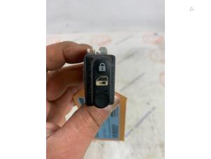 Used Central locking switch Nissan Qashqai (J10) 2.0 dCi Price € 15,00 Margin scheme offered by DagParts