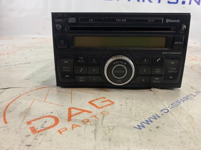Używane Radioodtwarzacz CD Nissan Qashqai (J10) 2.0 dCi Cena € 80,00 Procedura marży oferowane przez Dag Parts