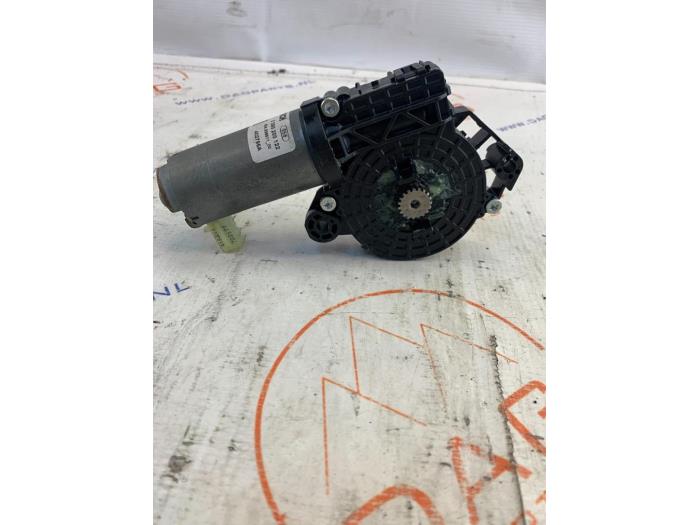 Używane Silnik szyberdachu Mercedes GLC Coupe (C253) 3.0 350d V6 24V 4-Matic Cena € 70,00 Procedura marży oferowane przez Dag Parts