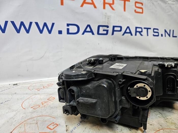 Używane Reflektor lewy Volkswagen Polo VI (AW1) 1.0 12V BlueMotion Technology Cena na żądanie oferowane przez Dag Parts
