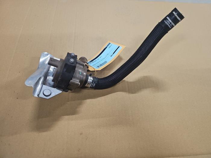Begagnade Vattenpump Jeep Renegade (BU) 1.3 4XE 240 16V Pris € 200,00 Marginaltabell erbjuds av Dag Parts