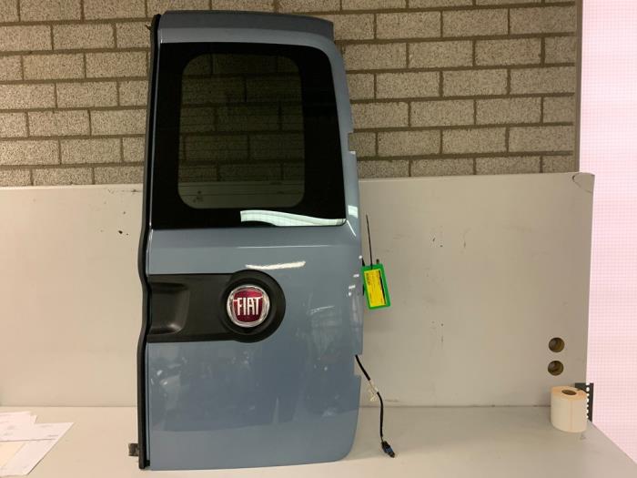 Drzwi prawe tylne wersja 4-drzwiowa z Fiat Doblo Cargo (263) 1.6 D Multijet 2019