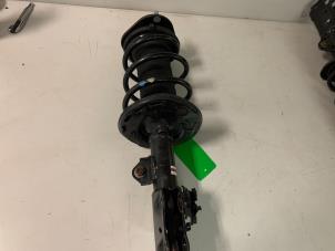 Used Front shock absorber, right Toyota Auris Touring Sports (E18) 1.8 16V Hybrid Price € 50,00 Margin scheme offered by DVZ Carparts