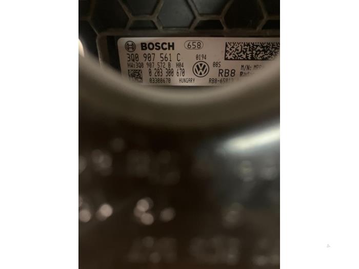 ACC sensor (distance) from a Volkswagen Passat Variant (3G5) 2.0 TDI 16V 190 2016