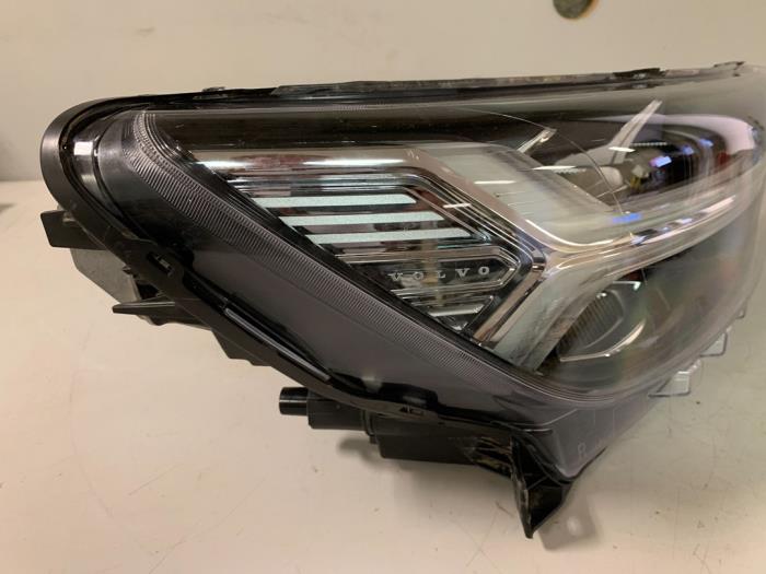 Headlight, right Volvo XC40 1.5 T3 12V - 31655999 VOLVO