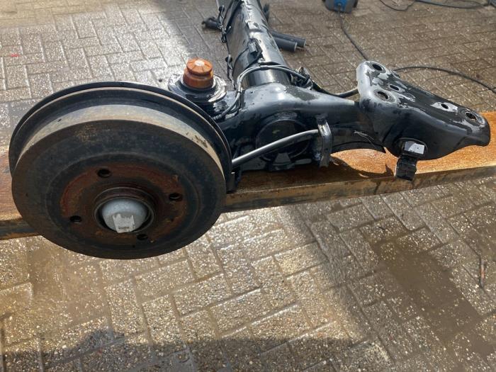 Arbre entraînement roue avant d'un Peugeot 208 I (CA/CC/CK/CL) 1.2 Vti 12V PureTech 2018