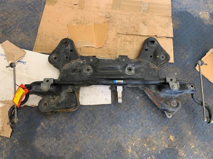Usados Subchasis Peugeot 208 I (CA/CC/CK/CL) 1.2 Vti 12V PureTech Precio € 100,00 Norma de margen ofrecido por DVZ Carparts
