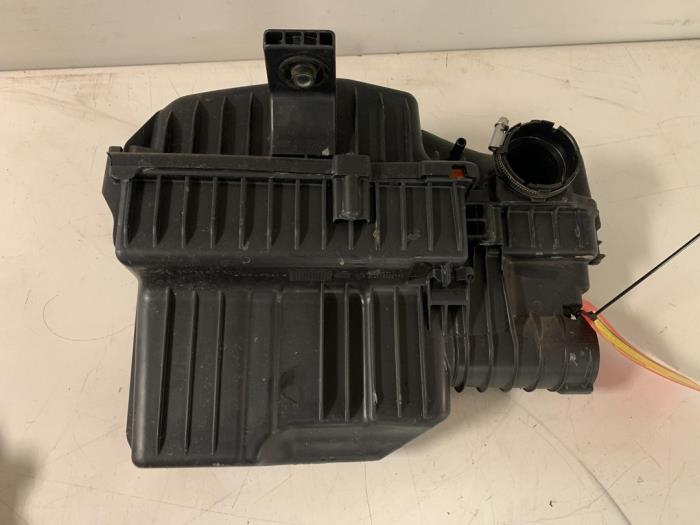 Begagnade Luftfilterhus Peugeot 208 I (CA/CC/CK/CL) 1.2 Vti 12V PureTech Pris € 29,99 Marginaltabell erbjuds av DVZ Carparts