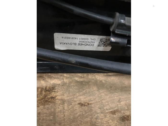 Portamanguetas izquierda detrás de un Kia Sportage (QL) 1.6 CRDi 16V 136 2018