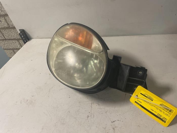 Używane Reflektor prawy Subaru Impreza II (GD) 2.0 Turbo 16V WRX Cena € 70,00 Procedura marży oferowane przez DVZ Carparts