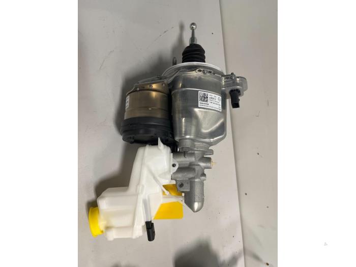 Usagé Servo frein Volkswagen Arteon (3HAB) 2.0 TSI 16V 4Motion Prix € 599,99 Prix TTC proposé par DVZ Carparts