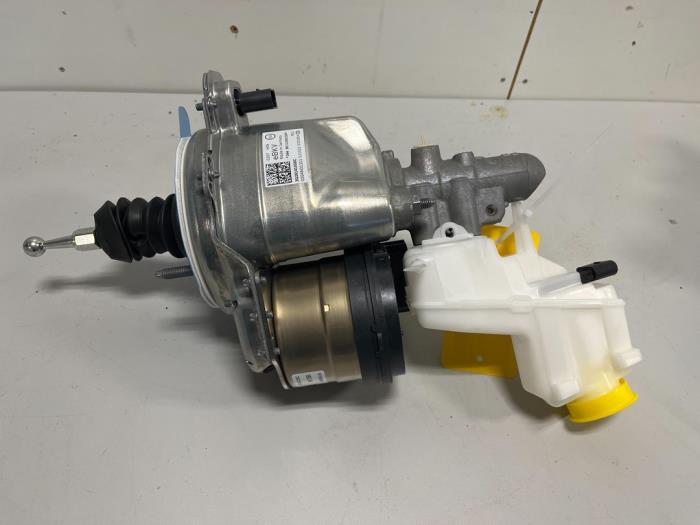 Usagé Servo frein Volkswagen Arteon (3HAB) 2.0 TSI 16V 4Motion Prix € 599,99 Prix TTC proposé par DVZ Carparts