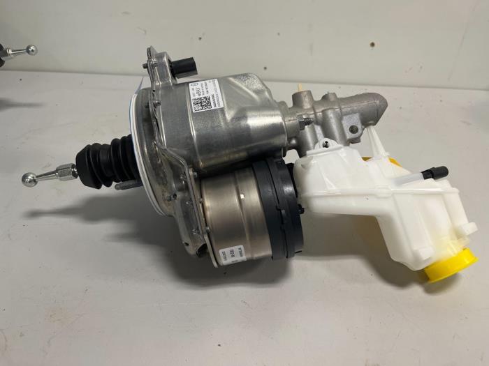 Usagé Servo frein Volkswagen Arteon (3HAB) 2.0 TSI 16V 4Motion Prix € 599,99 Prix TTC proposé par DVZ Carparts