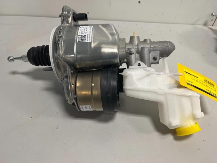 Usagé Servo frein Volkswagen Arteon (3HAB) 2.0 TSI 16V 4Motion Prix € 599,99 Prix TTC proposé par DVZ Carparts