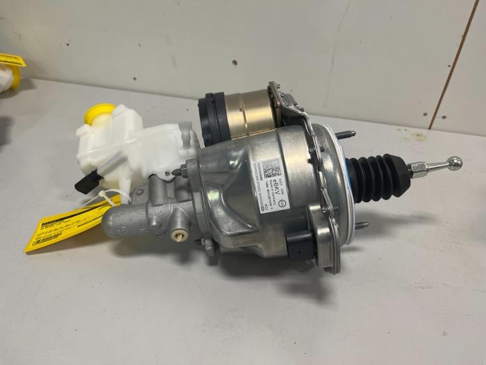 Usagé Servo frein Volkswagen Arteon (3HAB) 2.0 TSI 16V 4Motion Prix € 599,99 Prix TTC proposé par DVZ Carparts