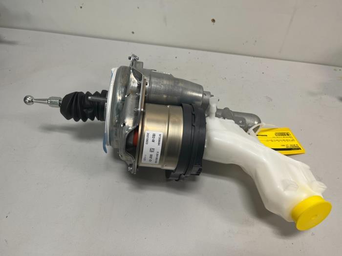 Usagé Servo frein Volkswagen Arteon (3HAB) 2.0 TSI 16V 4Motion Prix € 599,99 Prix TTC proposé par DVZ Carparts