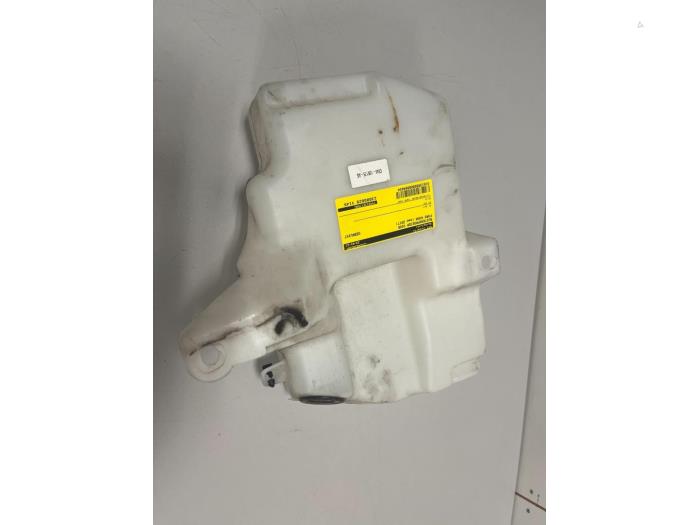 Front windscreen washer jet from a Ford Kuga II 1.5 EcoBoost 16V 182 4x4 2017