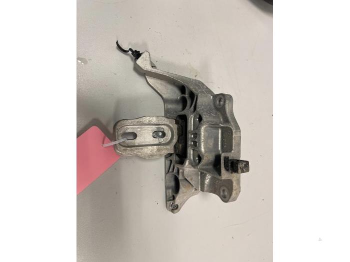Used Engine mount Opel Corsa F (UB/UH/UP) 1.2 Turbo 12V 100 Price € 17,50 Margin scheme offered by DVZ Carparts