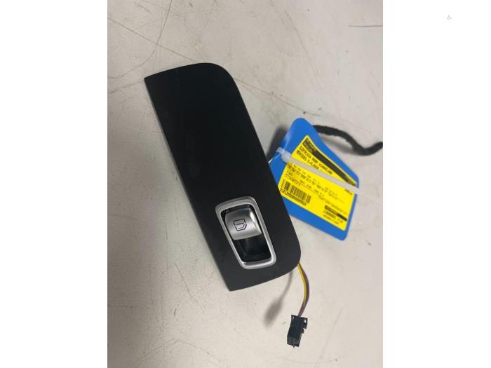 Usados Interruptor de ventanilla eléctrica Mercedes E AMG (R238) 3.0 E-53 AMG EQ Boost 24V 4-Matic+ Precio € 20,00 Norma de margen ofrecido por DVZ Carparts