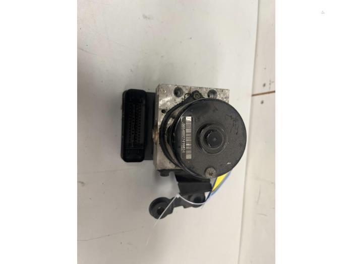 Używane Pompa ABS Volkswagen Golf IV (1J1) 2.0 Cena € 175,00 Procedura marży oferowane przez DVZ Carparts