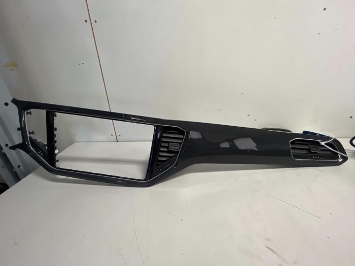 Dashboard frame from a Volkswagen T-Roc 2.0 TSI 16V 4Motion 2019