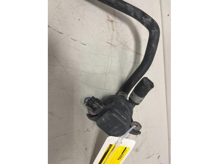 Begagnade Extra vattenpump Toyota Yaris III (P13) Pris € 89,00 Marginaltabell erbjuds av DVZ Carparts
