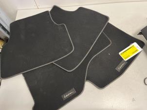 Usagé Kit tapis Seat Leon (KLB) 1.5 eTSI 16V Prix € 25,00 Règlement à la marge proposé par DVZ Carparts