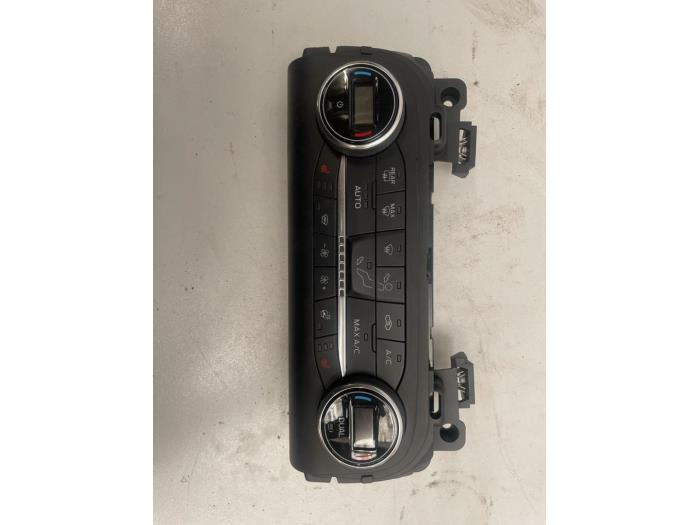 Air conditioning control panel from a Ford Focus 4 Wagon 1.0 Ti-VCT EcoBoost 12V 125 2020
