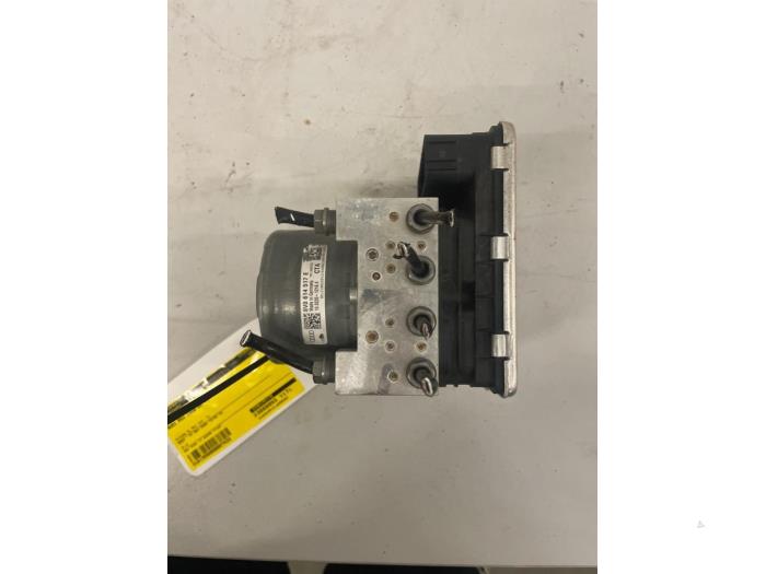 Usagé Bloc ABS Audi RS 3 Sportback (8VA/8VF) 2.5 TFSI 20V Quattro Prix € 348,99 Règlement à la marge proposé par DVZ Carparts