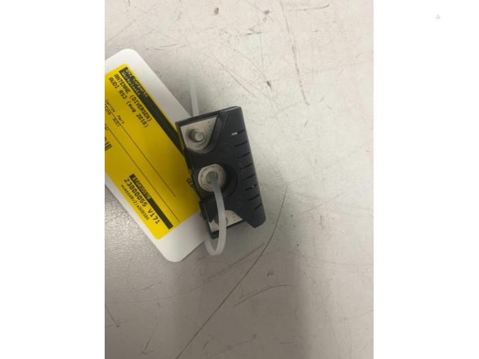 Używane Antena (rózne) Audi RS 3 Sportback (8VA/8VF) 2.5 TFSI 20V Quattro Cena € 9,99 Procedura marży oferowane przez DVZ Carparts
