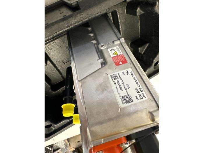 Battery charger from a Volkswagen Tiguan (AD1) 1.4 TSI eHybrid 16V 2023