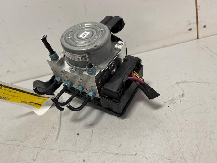 Używane Pompa ABS BMW 3 serie Touring (F31) 318i 1.5 TwinPower Turbo 12V Cena € 115,00 Procedura marży oferowane przez DVZ Carparts