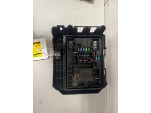Used Fuse box Renault Captur II (RJB) 1.0 TCe 90 12V Price € 149,99 Inclusive VAT offered by DVZ Carparts