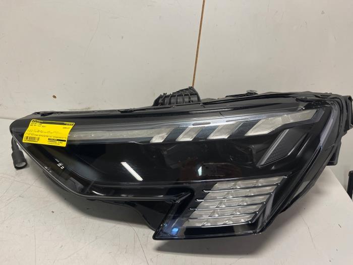 Używane Reflektor lewy Audi RS 3 Sportback (8YA) 2.5 TFSI 20V Quattro Cena € 750,00 Procedura marży oferowane przez DVZ Carparts