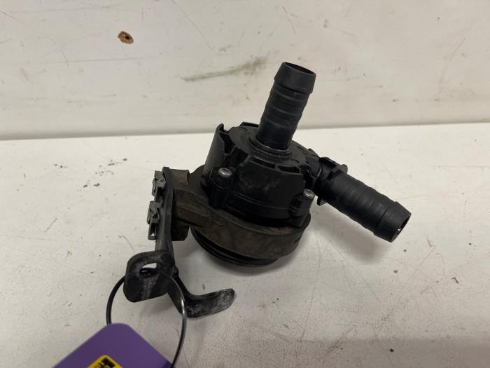 Begagnade Extra vattenpump Ford Focus 4 Wagon 1.5 EcoBlue 120 Pris € 45,00 Inklusive moms erbjuds av DVZ Carparts