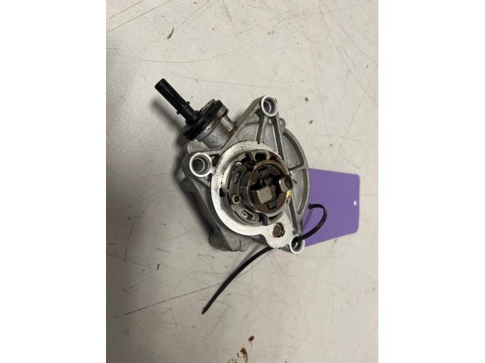 Używane Pompa oleju Opel Corsa F (UB/UH/UP) 1.2 Turbo 12V 100 Cena € 75,00 Procedura marży oferowane przez DVZ Carparts