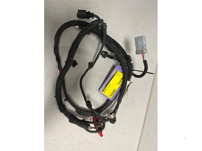 Używane Biegun akumulator Opel Corsa F (UB/UH/UP) 1.2 Turbo 12V 100 Cena € 55,00 Procedura marży oferowane przez DVZ Carparts