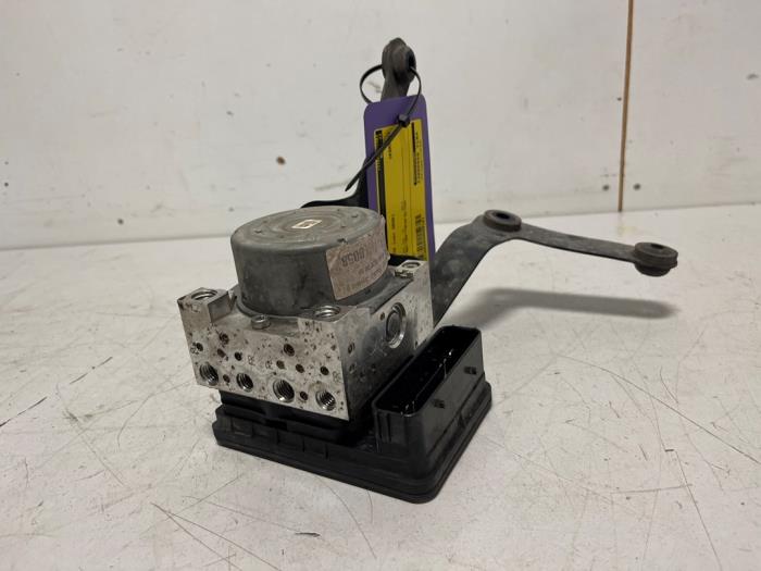 Begagnade ABS-pump Ford Fiesta 7 1.1 Ti-VCT 12V 75 Pris € 229,98 Inklusive moms erbjuds av DVZ Carparts